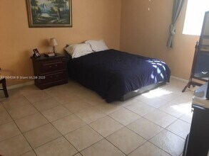 2571 Aragon Blvd in Sunrise, FL - Building Photo - Building Photo