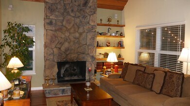 2641 S Xanadu Way in Aurora, CO - Building Photo - Building Photo