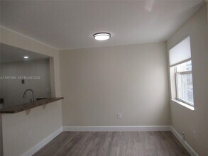 6825 SW 45th Ln in Miami, FL - Building Photo - Building Photo