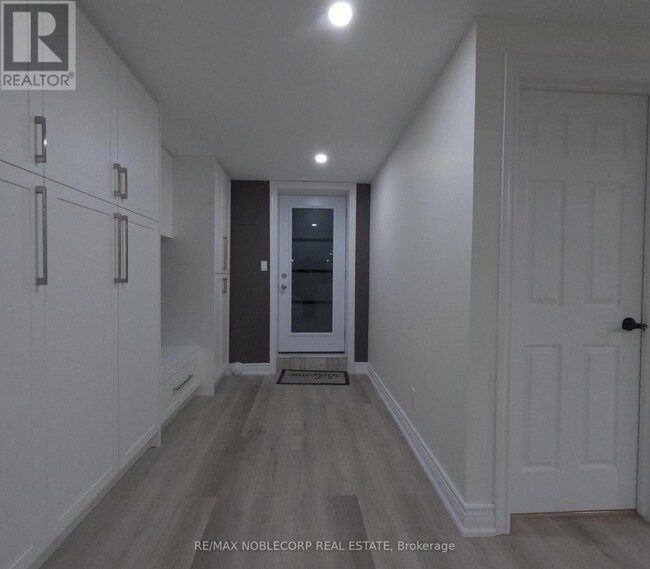 45 Tremblay Ave in Vaughan, ON - Building Photo - Building Photo