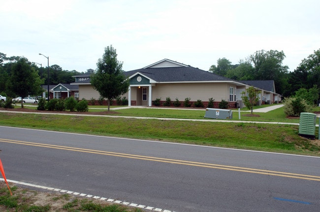 Shallotte Villas Apartments in Shallotte, NC - Building Photo - Building Photo