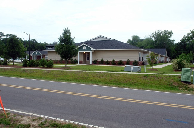 Shallotte Villas Apartments in Shallotte, NC - Foto de edificio - Building Photo