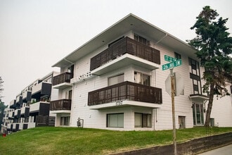 Bankview 1737 Apartments in Calgary, AB - Building Photo - Building Photo