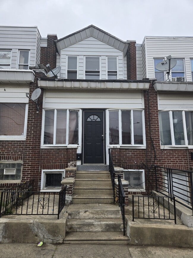 property at 903 E Tioga St