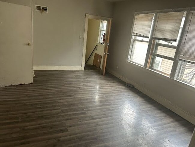 property at 2421 S 5th Pl