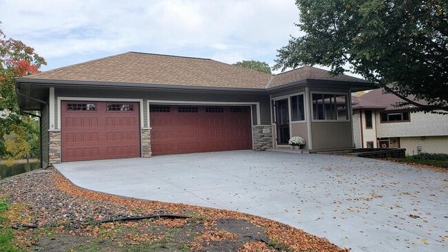 property at 1005 E River St