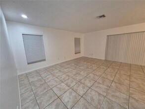 2924 Ripplewood Dr in Seffner, FL - Building Photo - Building Photo