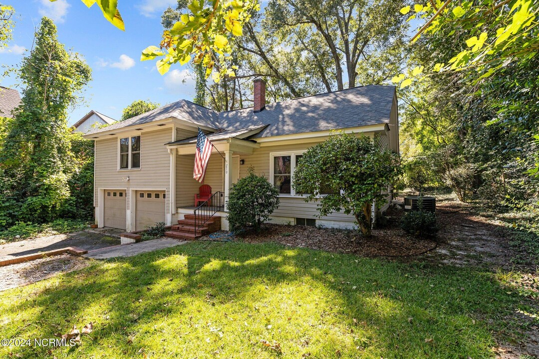 270 W Connecticut Ave in Southern Pines, NC - Building Photo