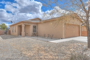 630 Redwood St SW in Rio Rancho, NM - Building Photo