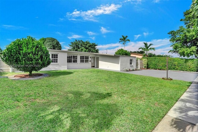 6480 W 13th Ct in Hialeah, FL - Building Photo - Building Photo