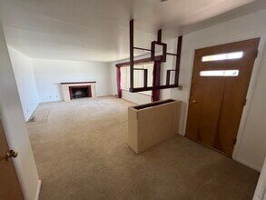 466 W 500 N, Unit Spacious 2-Bedroom Main L in Richfield, UT - Foto de edificio - Building Photo