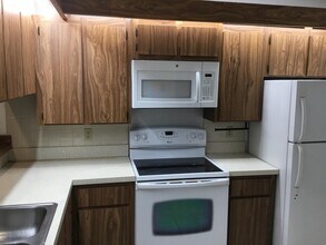 3636 Whitehall Dr in West Palm Beach, FL - Building Photo - Building Photo