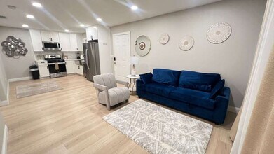 321 W Park Ave in El Cajon, CA - Building Photo - Building Photo