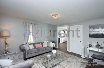 58 Litchfield St in Thomaston, CT - Foto de edificio - Building Photo