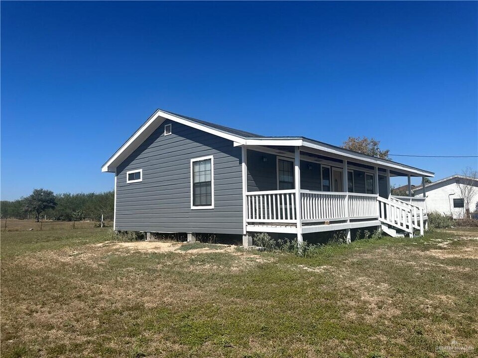 23 Jesus Flores Rd in Monte Alto, TX - Building Photo