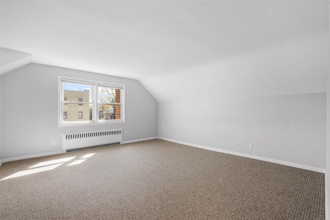 1025 Louise Ave in Mamaroneck, NY - Building Photo - Building Photo