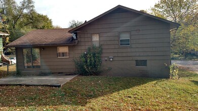 10202 Beacon Ave in Kansas City, MO - Building Photo - Building Photo