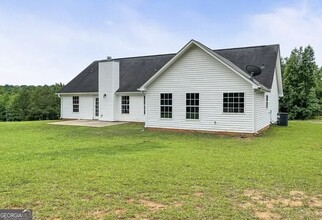 200 Oak Meadows Dr in Covington, GA - Building Photo - Building Photo