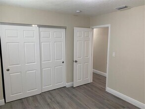 980 SW 76th Ave in North Lauderdale, FL - Building Photo - Building Photo