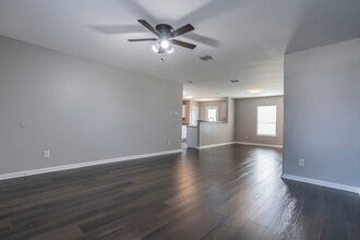 6742 Sabinal in San Antonio, TX - Building Photo - Building Photo
