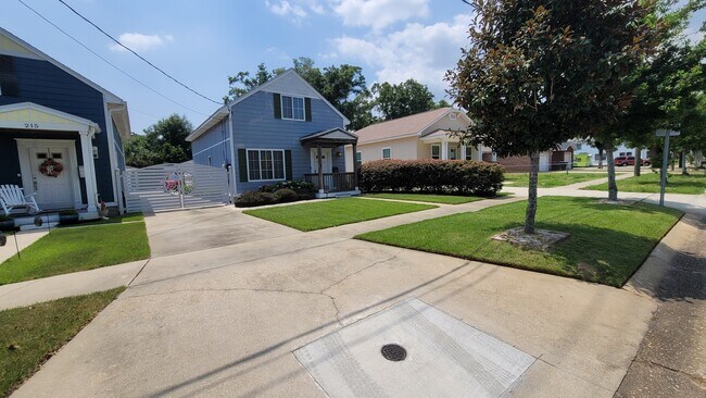 219 N A St in Pensacola, FL - Building Photo - Building Photo