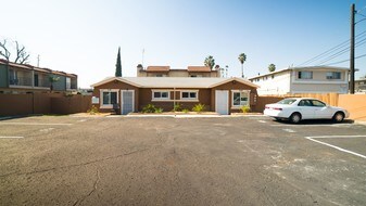 518-520 N 1st St in El Cajon, CA - Building Photo