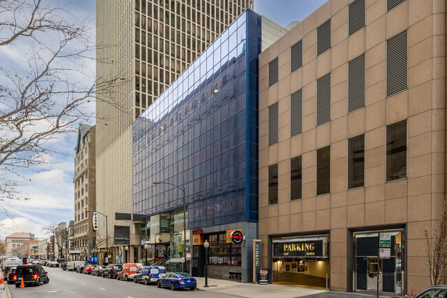 Walton Colonnade in Chicago, IL - Building Photo - Building Photo