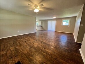 114 N Nolan Ave in Fayetteville, AR - Foto de edificio - Building Photo