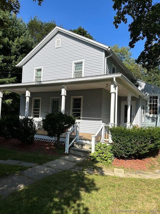 57 S Lake St in Litchfield, CT - Foto de edificio