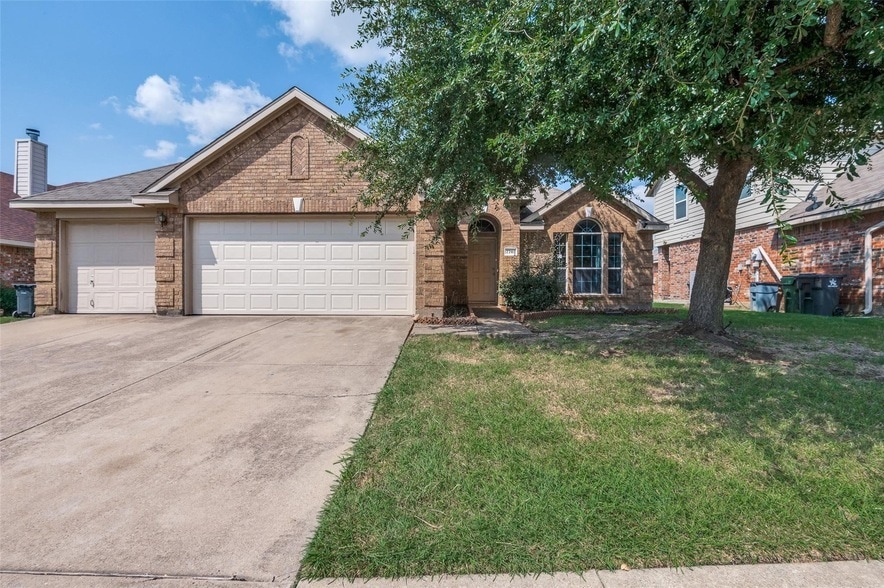 7702 Decoy Dr in Arlington, TX - Foto de edificio