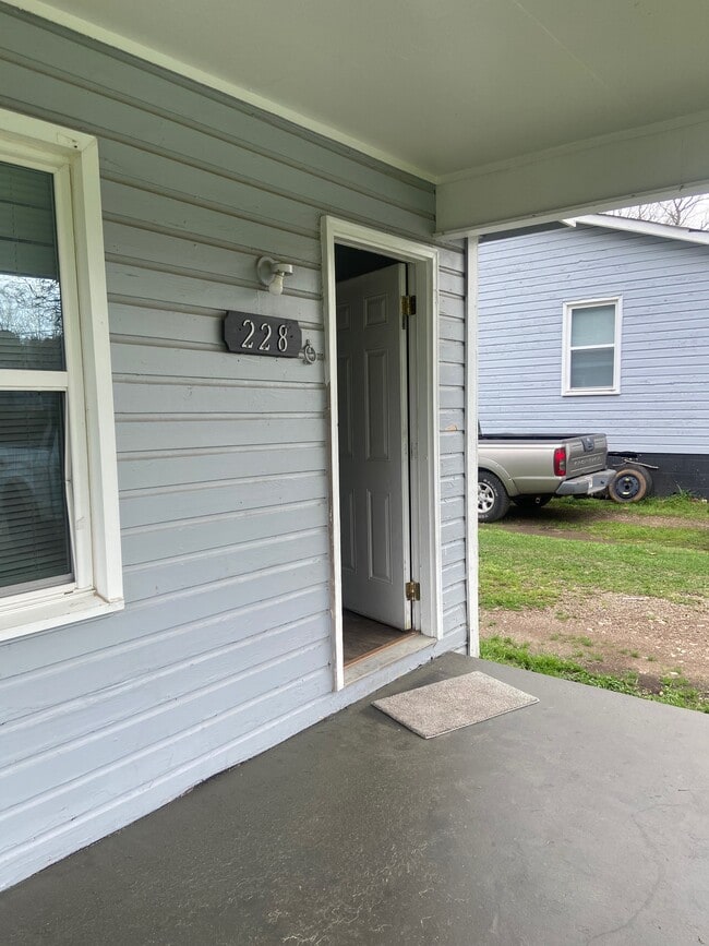 228 15th Ave SW in Birmingham, AL - Foto de edificio - Building Photo