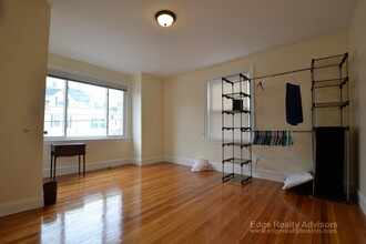 33 Newcastle Rd, Unit 3 in Boston, MA - Building Photo - Building Photo