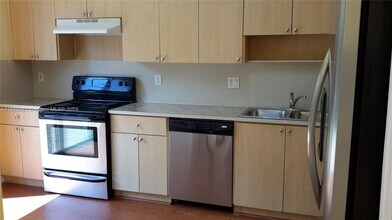 8510 NW 138th Terrace in Miami Lakes, FL - Building Photo - Building Photo