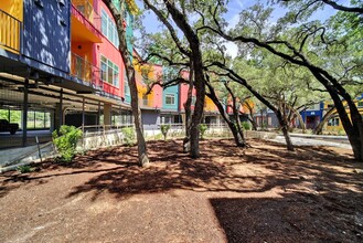 13130 Pond Springs Rd in Austin, TX - Building Photo - Building Photo