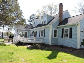 8106 Terrapin Cove Rd in Gloucester Point, VA - Building Photo - Building Photo