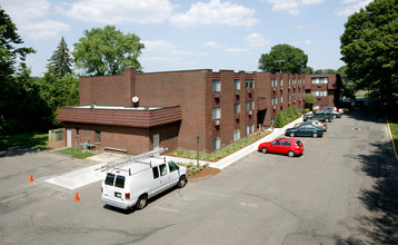 Prestige Apartments in Rocky Hill, CT - Building Photo - Building Photo