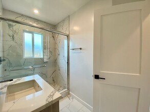 3207 W 3rd, #1 in Los Angeles, CA - Building Photo - Building Photo