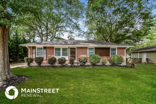 742 King Rd in Jonesboro, GA - Building Photo