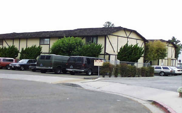 Del Mar Court Apartments in Chula Vista, CA - Building Photo