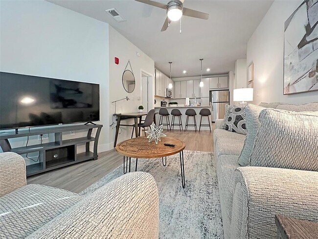 8901 Bertha Palmer Blvd-Unit -309 in Tampa, FL - Building Photo - Building Photo
