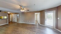 523 Southwest Pkwy, Unit 204 in College Station, TX - Building Photo - Building Photo