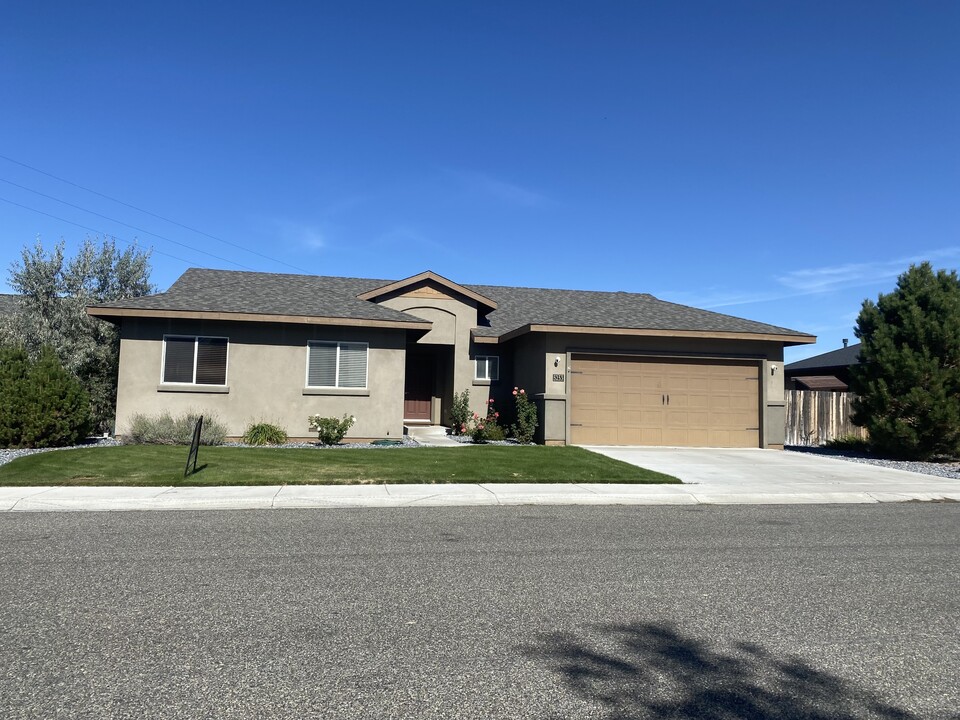 5253 Western Wy in Winnemucca, NV - Building Photo