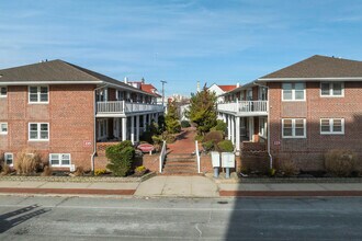 251-255 W Broadway in Long Beach, NY - Building Photo - Building Photo