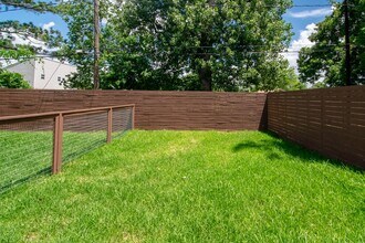 317-A W 35th St in Houston, TX - Building Photo - Building Photo