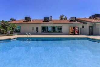 Sahara and Playa Palms in Gilbert, AZ - Foto de edificio - Building Photo