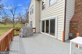 20040 Bobwhite Ln in Sterling, VA - Building Photo - Building Photo