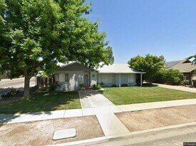 116 E Myrtle Ave in Reedley, CA - Building Photo