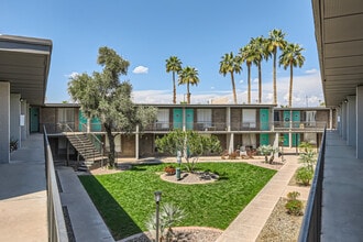 Omnia on Thomas in Phoenix, AZ - Foto de edificio - Building Photo