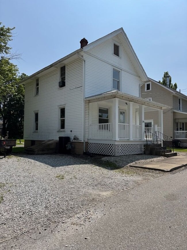 129 Diamond St in Ashland, OH - Building Photo - Building Photo