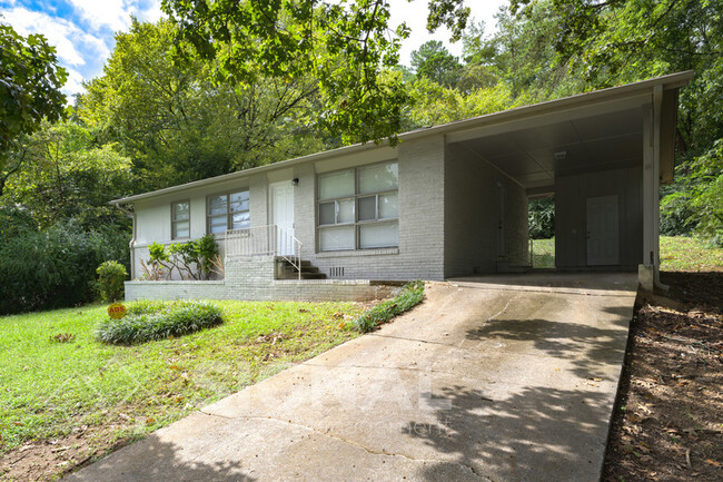 636 Park Ln in Fultondale, AL - Foto de edificio - Building Photo